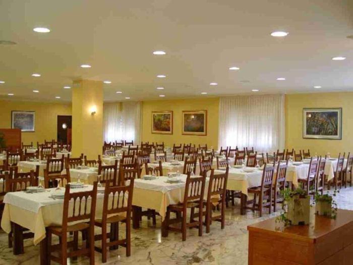 Hotel Dinajan Villanueva De Arosa Kültér fotó