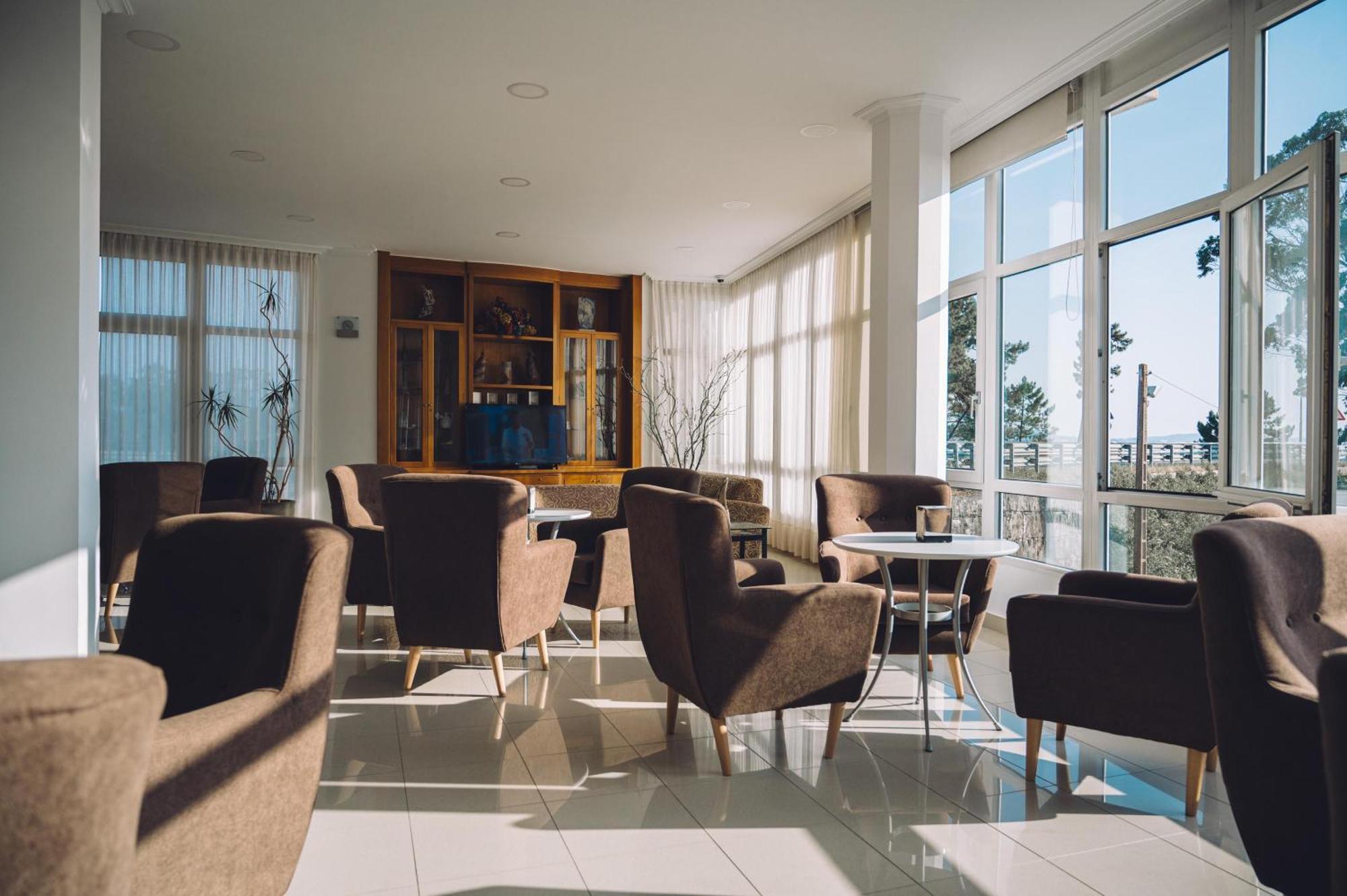 Hotel Dinajan Villanueva De Arosa Kültér fotó