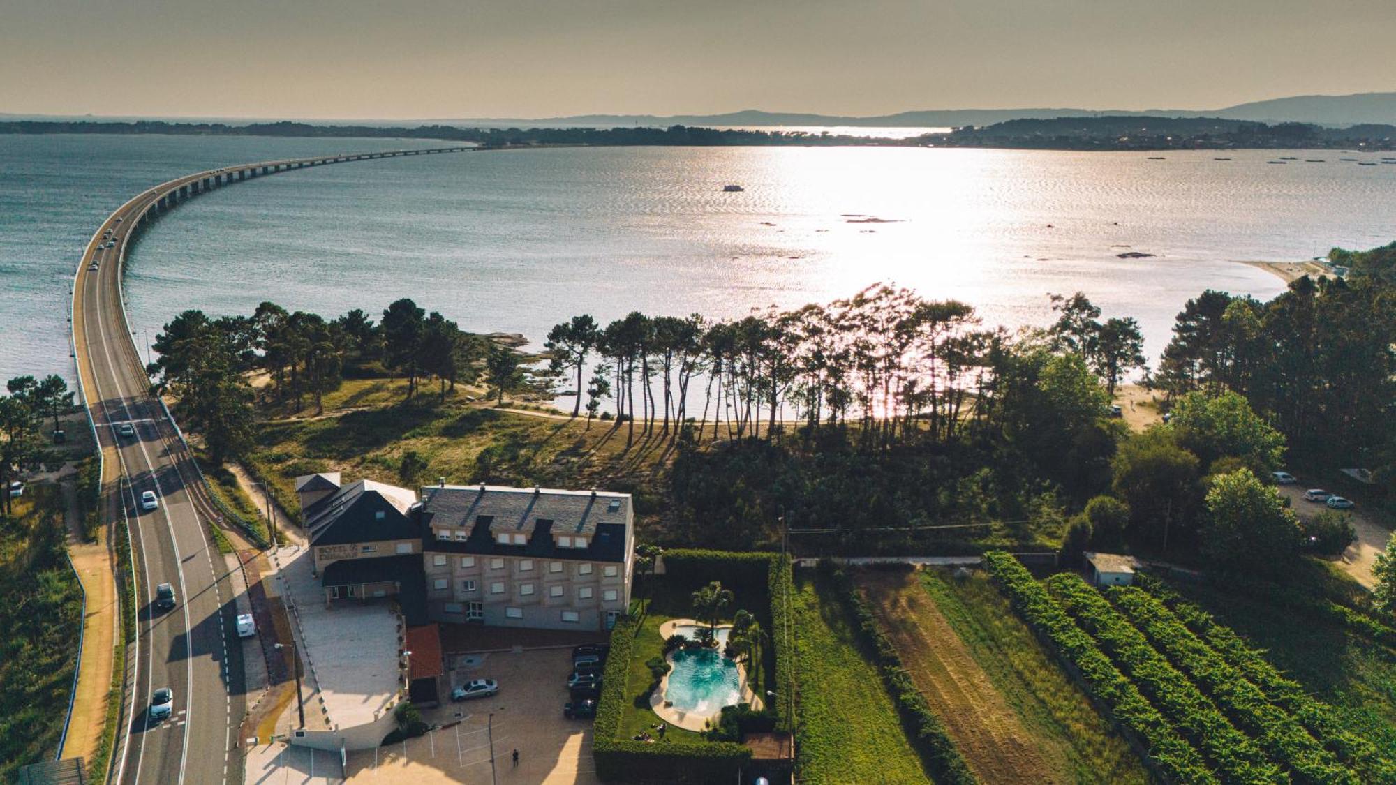 Hotel Dinajan Villanueva De Arosa Kültér fotó