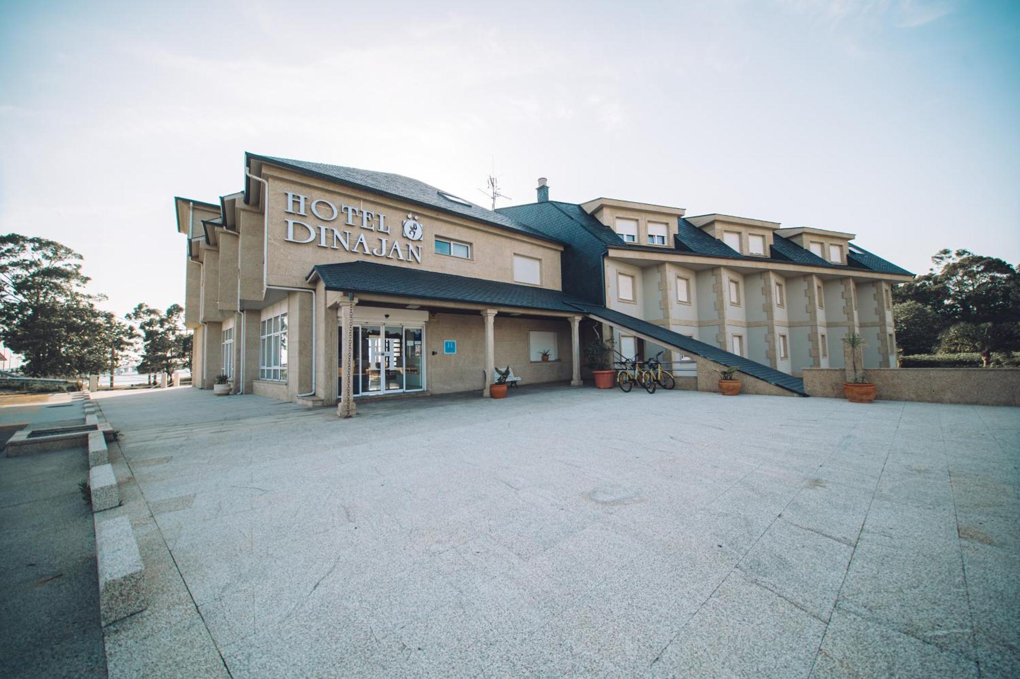 Hotel Dinajan Villanueva De Arosa Kültér fotó