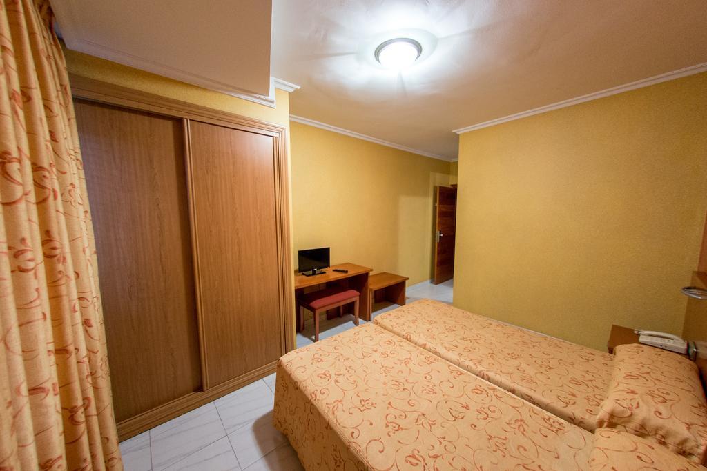 Hotel Dinajan Villanueva De Arosa Kültér fotó