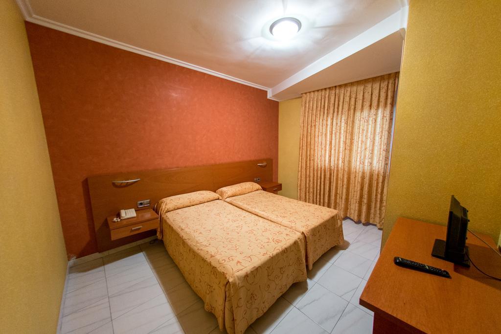 Hotel Dinajan Villanueva De Arosa Kültér fotó