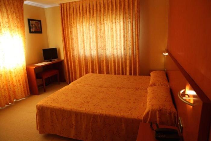 Hotel Dinajan Villanueva De Arosa Kültér fotó